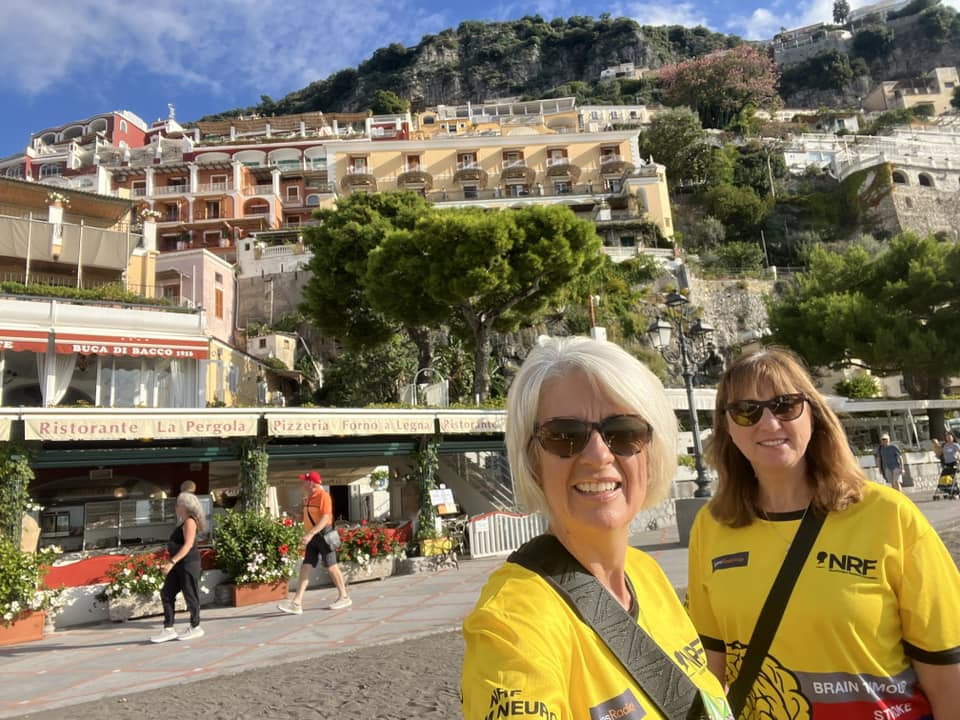 12 - Positano - Kellie and Kerry.jpg (111 KB)